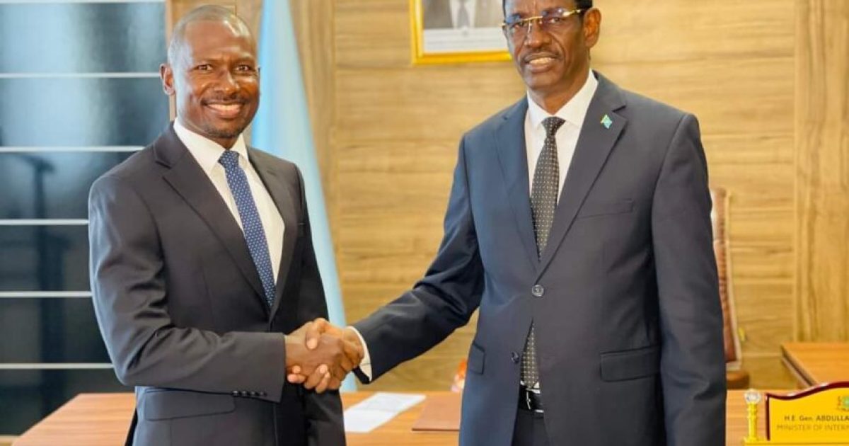 Wasiirka Amniga gudaha oo xafiiskiisa ku qaabilay madaxa howlgalka IOM ee Soomaaliya