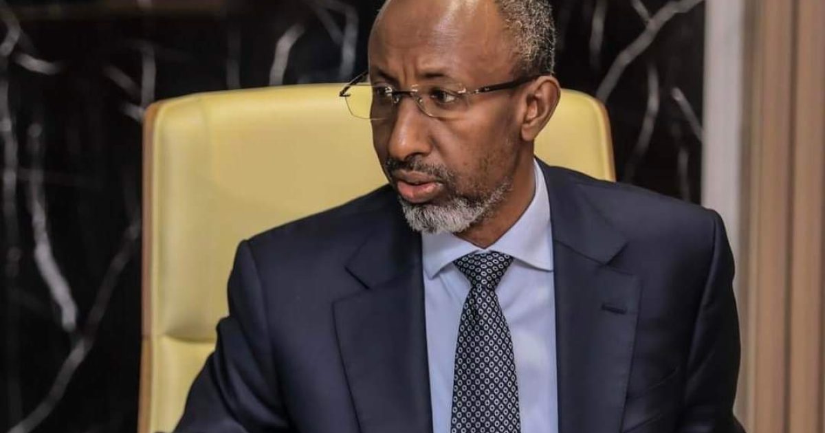 Wasiirka Waxbarashada oo xafiiskiisa ku qaabilay Madaxda Midowga Dugsiyada Gobolka Banaadir