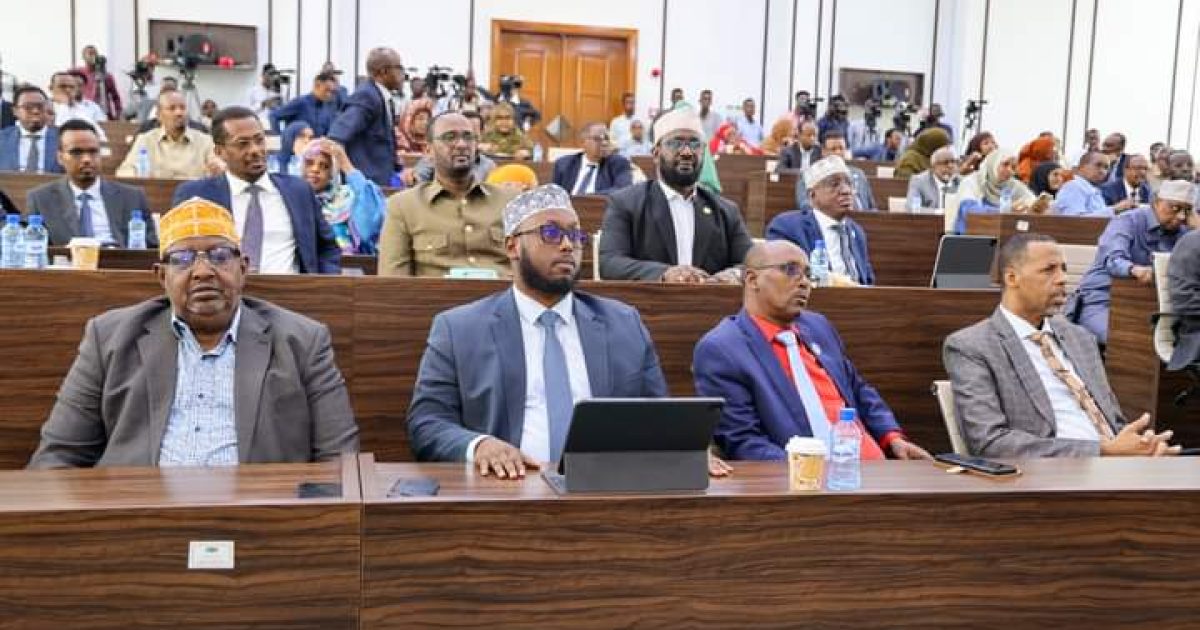 Xildhibaannada oo markale ka dooday dhismaha Hay’adaha Madaxa Banaan ee aan miisaaniyadda lahayn