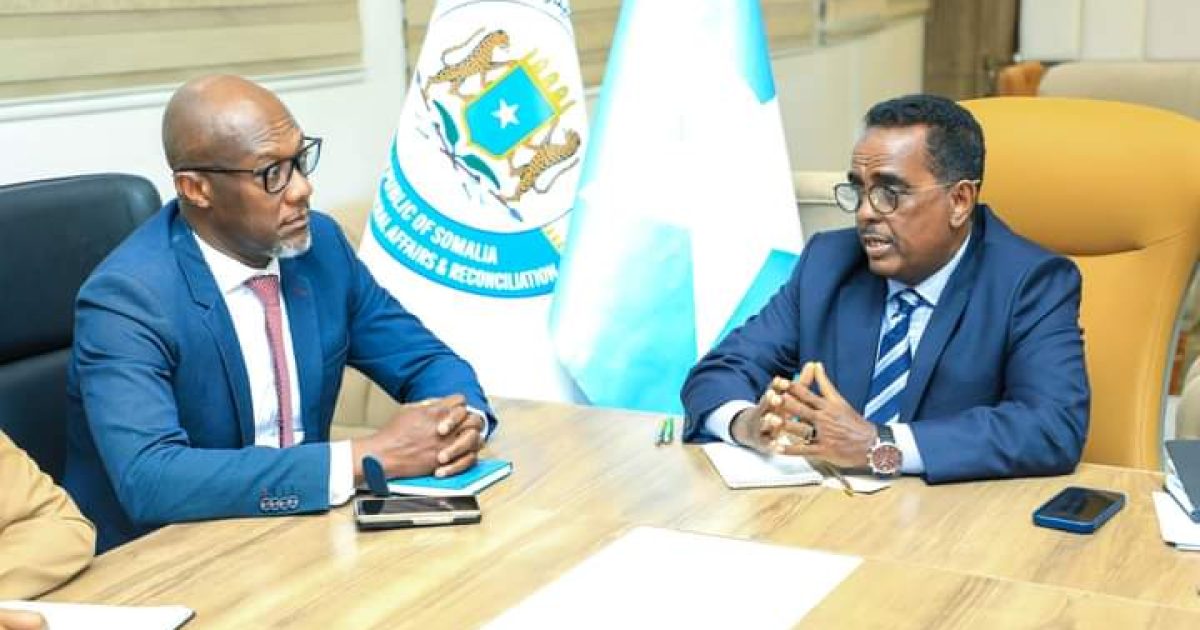 Wasiirka Arrimaha Gudaha XFS oo kulan mira dhal ah la qaatay Wakiilka UNHCR ee Soomaaliya