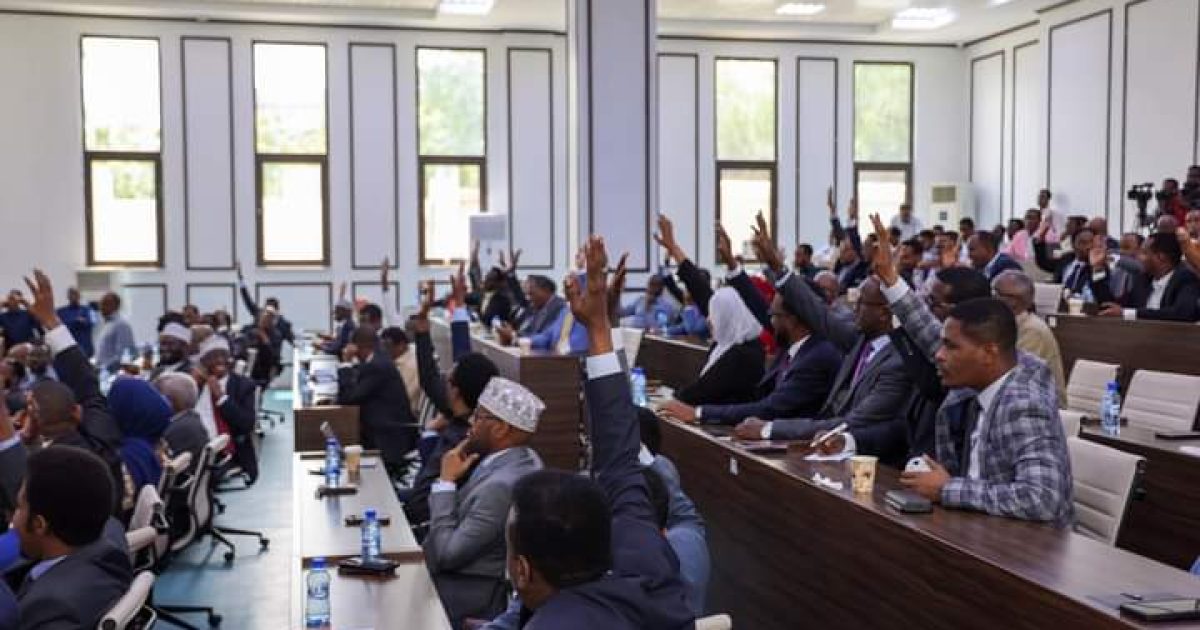 Xildhibaannada Golaha Shacabka oo soo gabagabeeyay doodda Hubka Sharci darrada ah