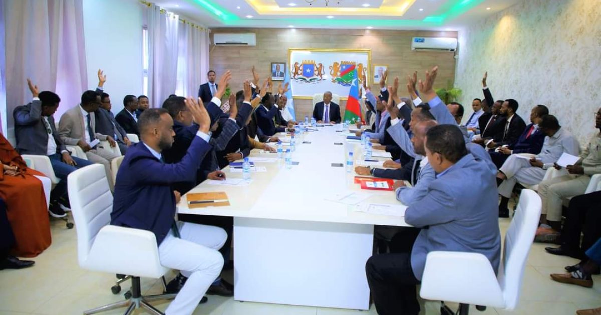 Gollaha Wasiirrada koofur Galbeed oo ansixiyey Hindise Sharciyeedka Xakamaynta Hubka Yar Yar