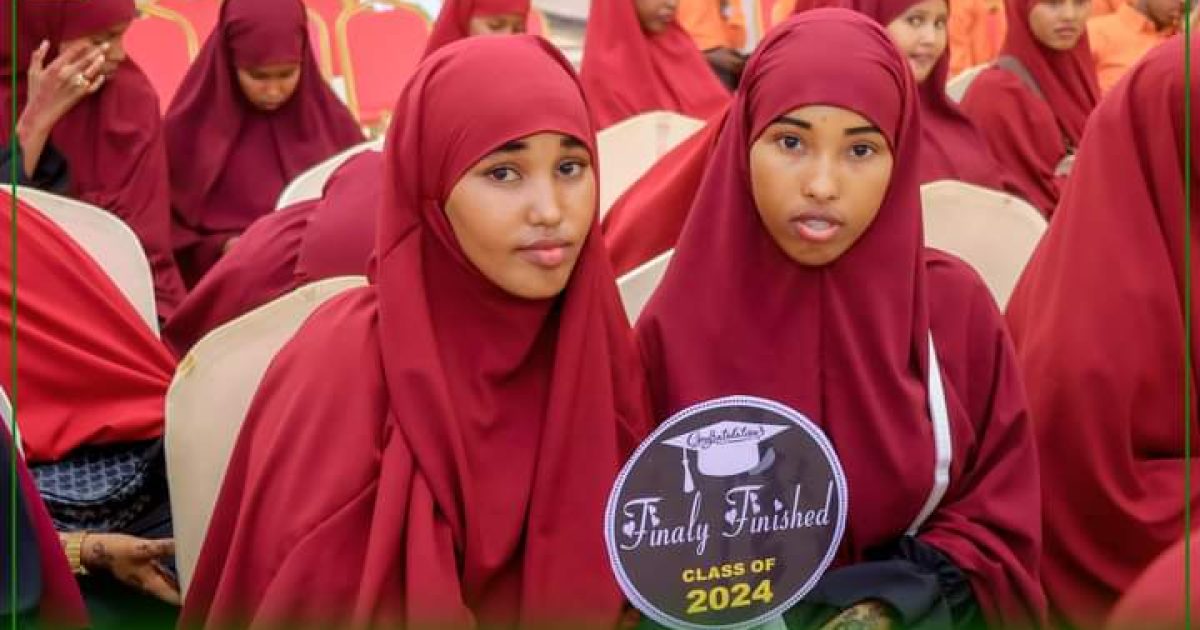 Arday u fadhiisatay imtixaanka Shahaadiga ah ee Dugsiga Sare oo dhiirigelin loo sameeyey