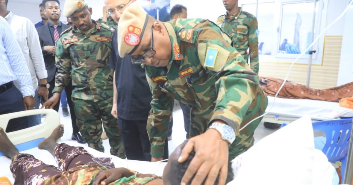 Taliyaha Ciidanka XDS oo Isbitaalka  ku booqday dhaawacyada geesiyaasha Qaranka
