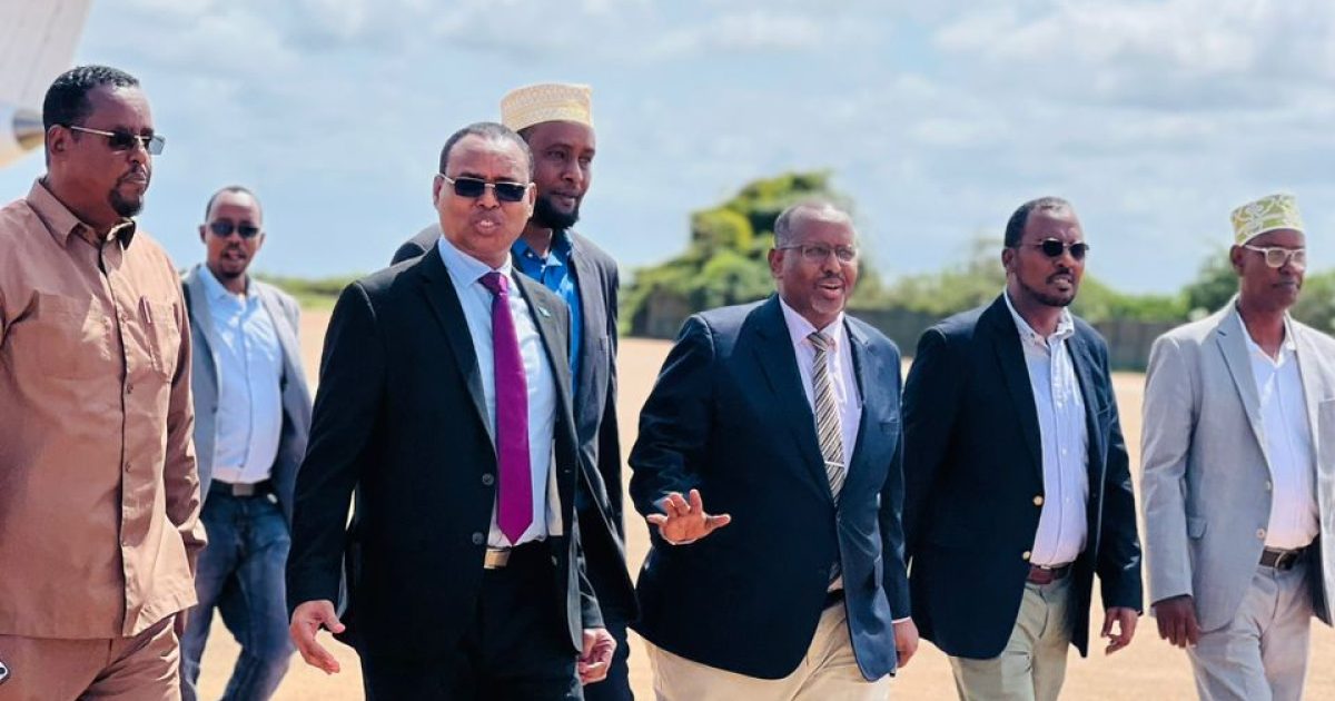 Wafdi uu hogaaminayo Wasiirka Ganacsiga oo gaaray Kismaayo