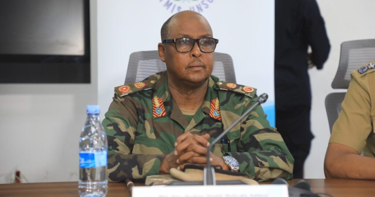 Taliyaasha Booliska iyo Militariga oo ka qeybgalay furitaanka tababar ku saabsan Isgaarsiinta