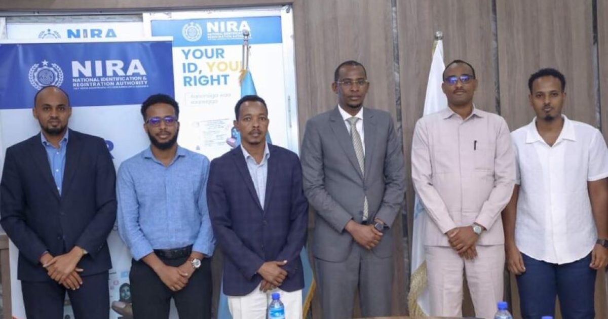 Maareeyaha Hay’adda NIRA oo la kulmay Guddoomiye Ku-xigeenka Midowga Hay’adaha Dalka