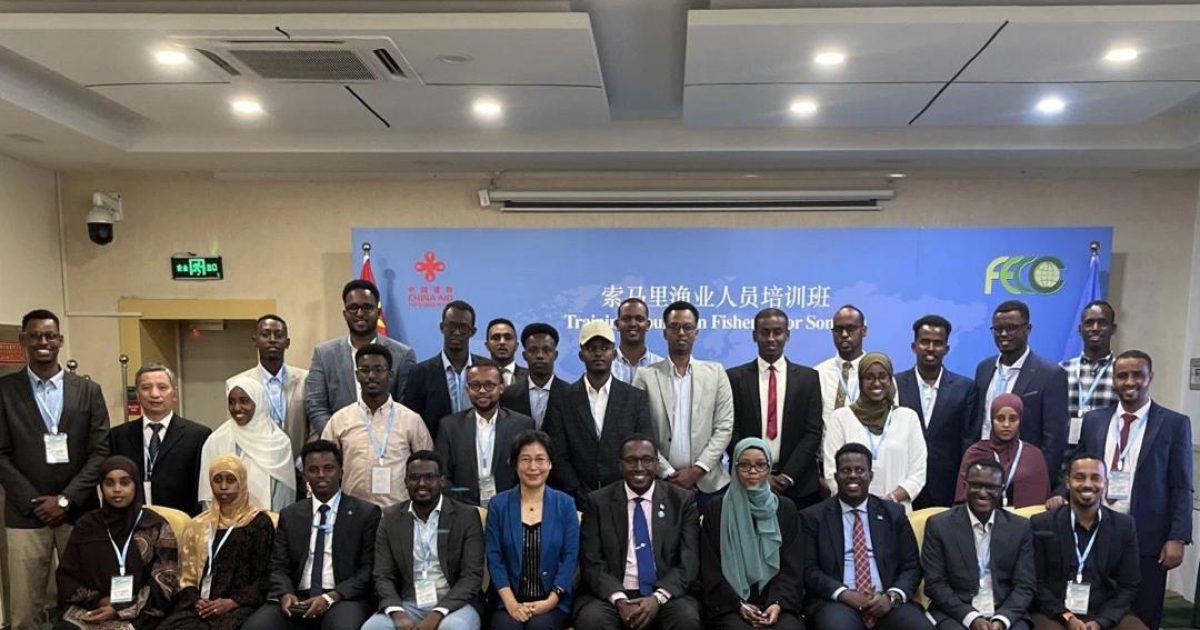 Qaar kamid ah Shaqaalaha Wasaaradda Kalluumeysiga oo tababar uga furmay Shiinaha