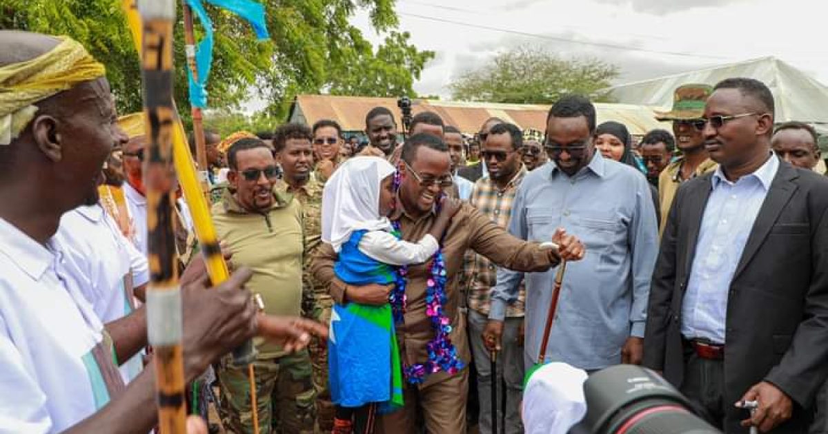 Madaxweynaha Hirshabeelle oo si diiran loogu soo dhaweeyay Degmada Ceel-Baraf