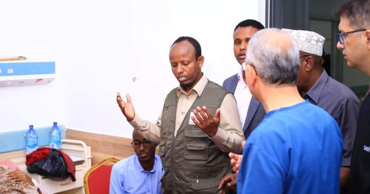 Wasiirka Caafimaadka XFS oo booqday Shacabkii ku dhaawacmay Qaraxii Liido