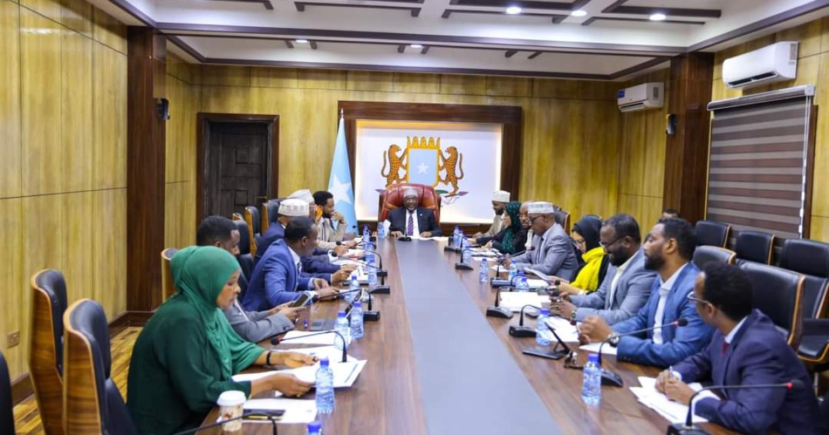 Guddoomiyaha Golaha Shacabka BJFS oo shir guddoomiyay kulanka Guddiga Joogtada ah