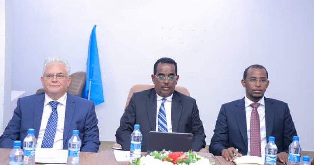 Wasiirka Arrimaha Guddaha XFS oo furay Shir looga hadlayo horumarinta Aqoonsiga Dadweynaha