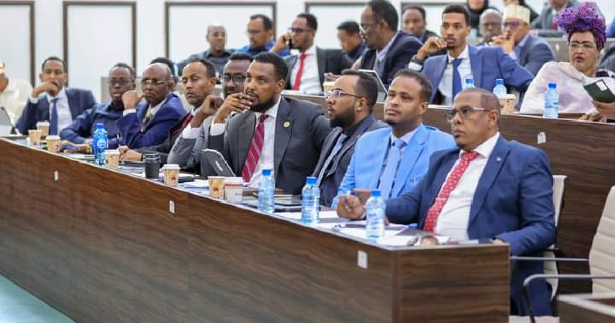 Xildhibaannada Golaha Shacabka oo ka dooday arrimaha Canshuuraha