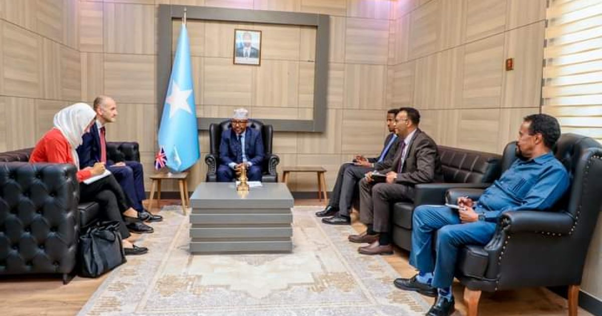 Somali FM Discusses Strengthening Bilateral Relations with British Ambassador