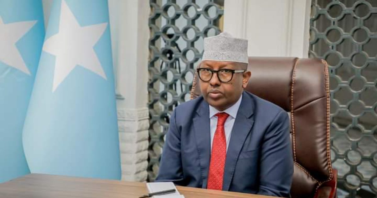 Wasiirka Arrimaha Dibadda oo kulan daah-furan la qaatay Shaqaalaha Wasaaradda