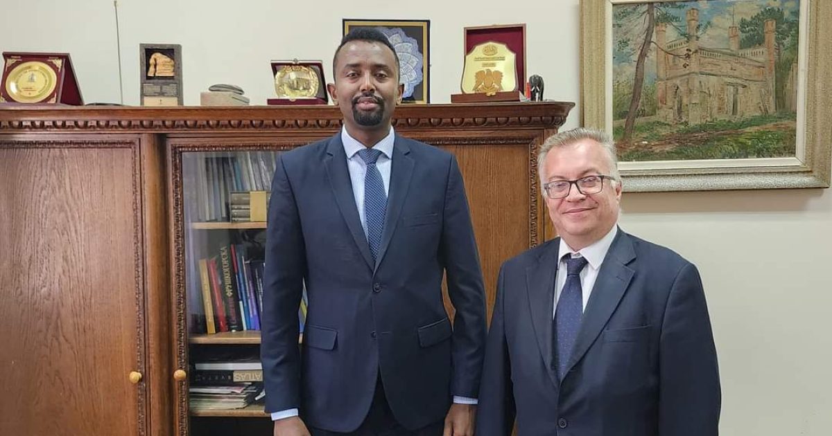 Safiirka Soomaaliya ee Serbia oo la kulmay Agaasimaha Guud ee Waaxda Afrika