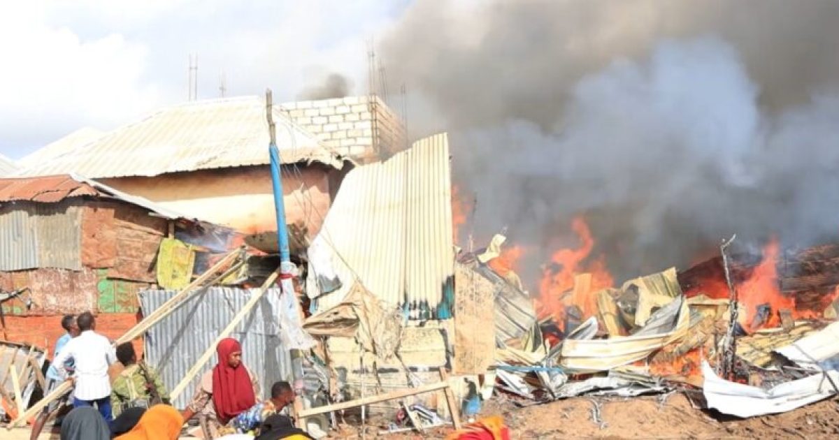 Dab khasaare hantiyadeed geystay oo ka kacay suuqa wayn ee Jowhar