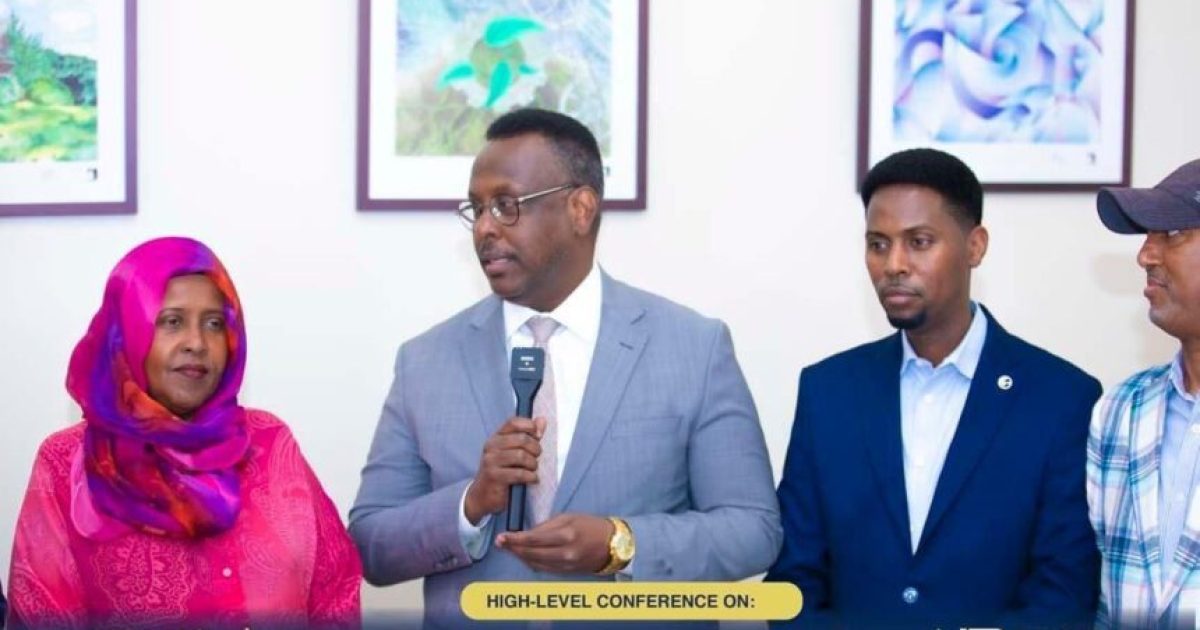 Wasiirka Caddaallada iyo Dastuurka XFS oo Shir uga qayb gelaya Maraykanka