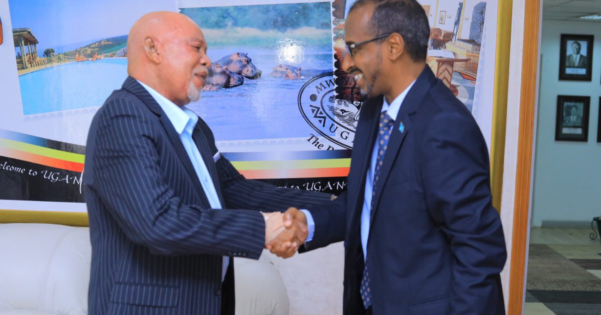 Siihayaha Safaaradda Soomaaliya ee Uganda oo la kulmay Wasiirka Arrimaha Dibadda ee Uganda