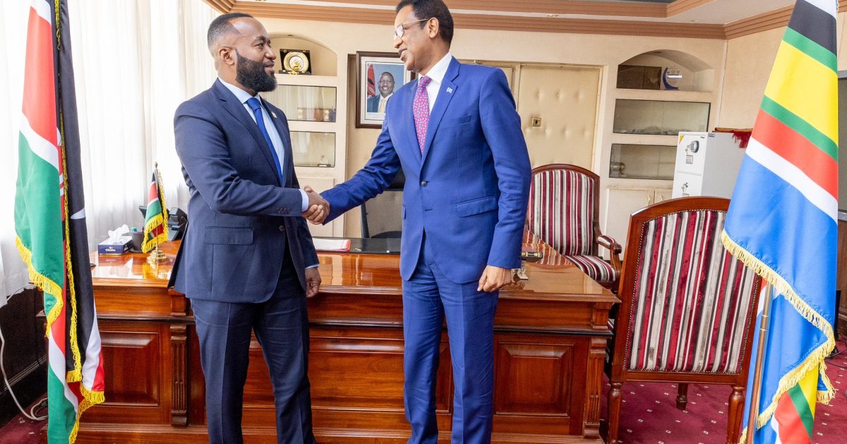 Safiirka Soomaaliya ee Kenya oo kulan mira dhal ah la qaatay Wasiirka dhaqaalaha buluugga Kenya