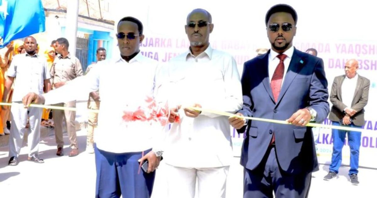 Guddoomiyaha Gobolka Banaadir ayaa xariga ka jaray Waddo laami ah oo laga hirgeliyay Degmada Yaaqshiid