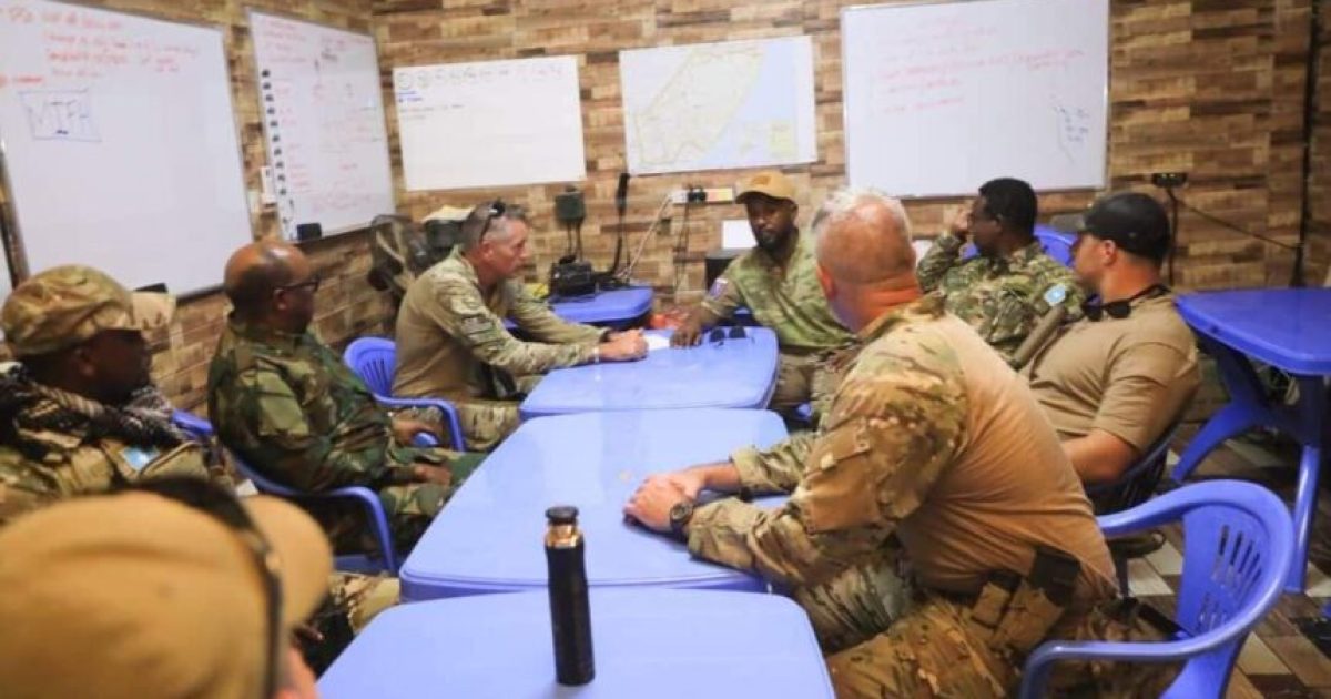 Wafdi uu hoggaaminayo Taliyaha Ciidanka xoogga oo gaaray Sh/Dhexe