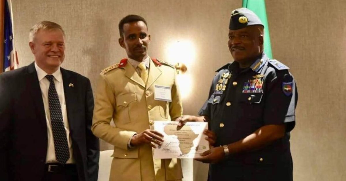 Muwaaddin Soomaaliyeed oo loo doortay Madaxweyne ku xigeenka Golaha Sharciga Bariga Afrika