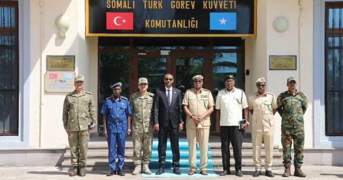 Wasiirka Gaashaandhigga oo ka qeybgalay xaflad lagu dhaarinayay askar