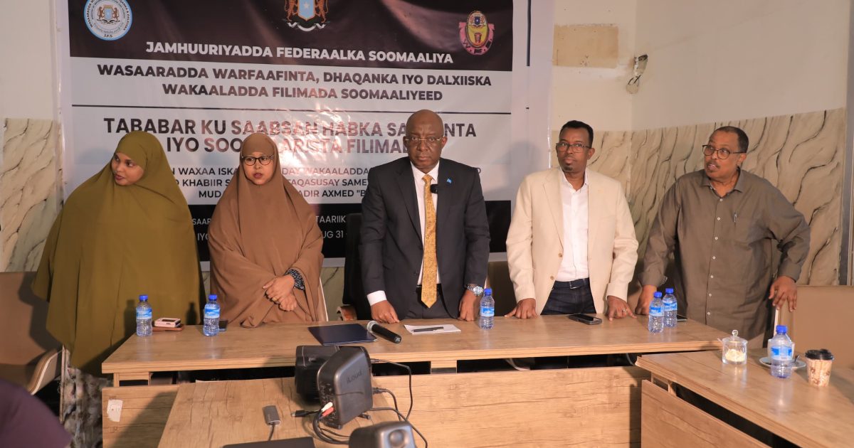 Wasiirka Warfaafinta oo tababar u soo xiray howlwadeenno la barayay sameynta filimada