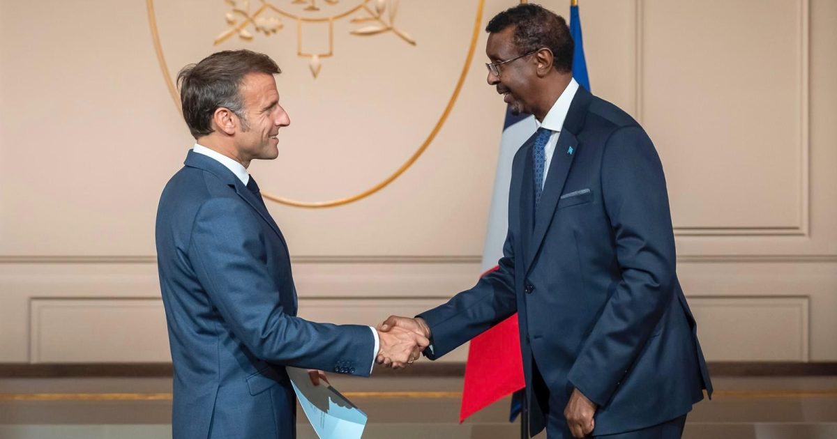 Madaxweynaha Faransiiska oo warqadaha aqoonsiga Safiirnimo ka guddoomay Danjire Maxamed