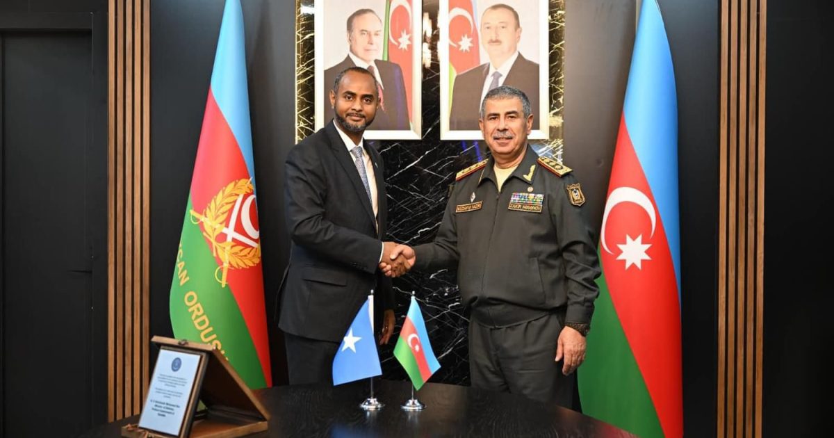 Wasiirka difaaca Soomaaliya oo la kulmay dhiggiisa dalka Azerbaijan