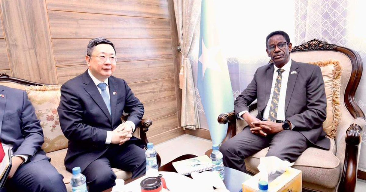 Wasiirka Amniga oo qaabilay Safiirka Shiinaha ee Soomaaliya