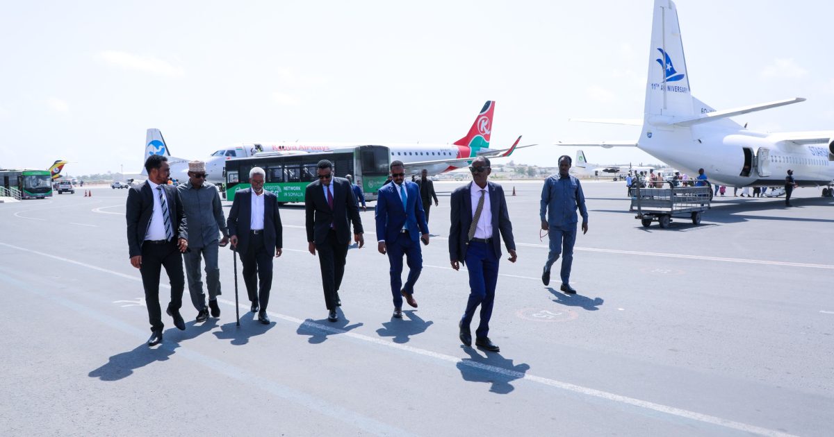 Guddoomiye Cabdi Xaashi oo dalka dib ugu soo laabtay