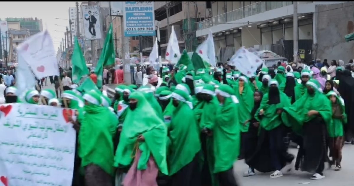 Isu soo bax balaaran oo lagu weynaynayay dhalashada  Xabiibkeena Muxamed (NNK) oo lagu qabtay Nairobi
