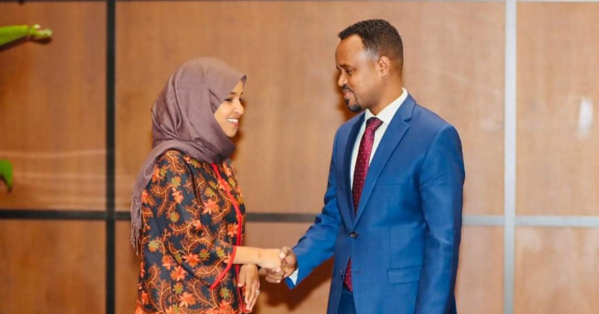 Xildhibaan Ilhaan Cumar oo si diiran ugu soo dhaweysay Minneapolis Wasiir Al-Cadaala