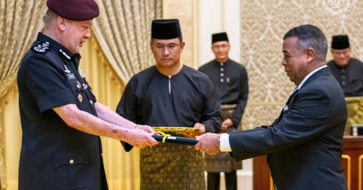 Safiirka Soomaaliya u magacaawday Malaysia oo Boqorka dalkaa uu ka guddoomay waraaqaha aqoonsiga