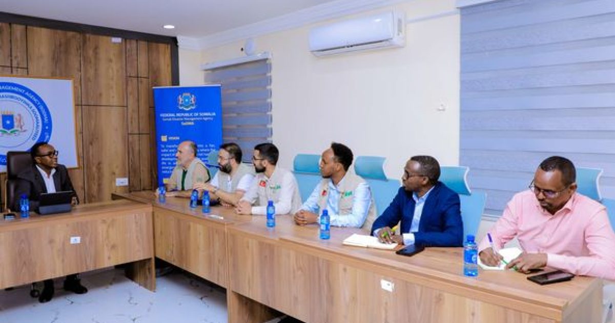 Guddoomiyaha SoDMA oo kulan la qaatay masโuuliyiin ka tirsan hayโadda IHH