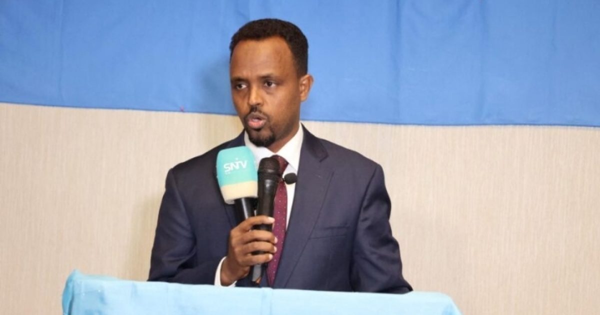 Wasiir Al-Cadaala oo si diiran loogu soo dhaweeyay Washington