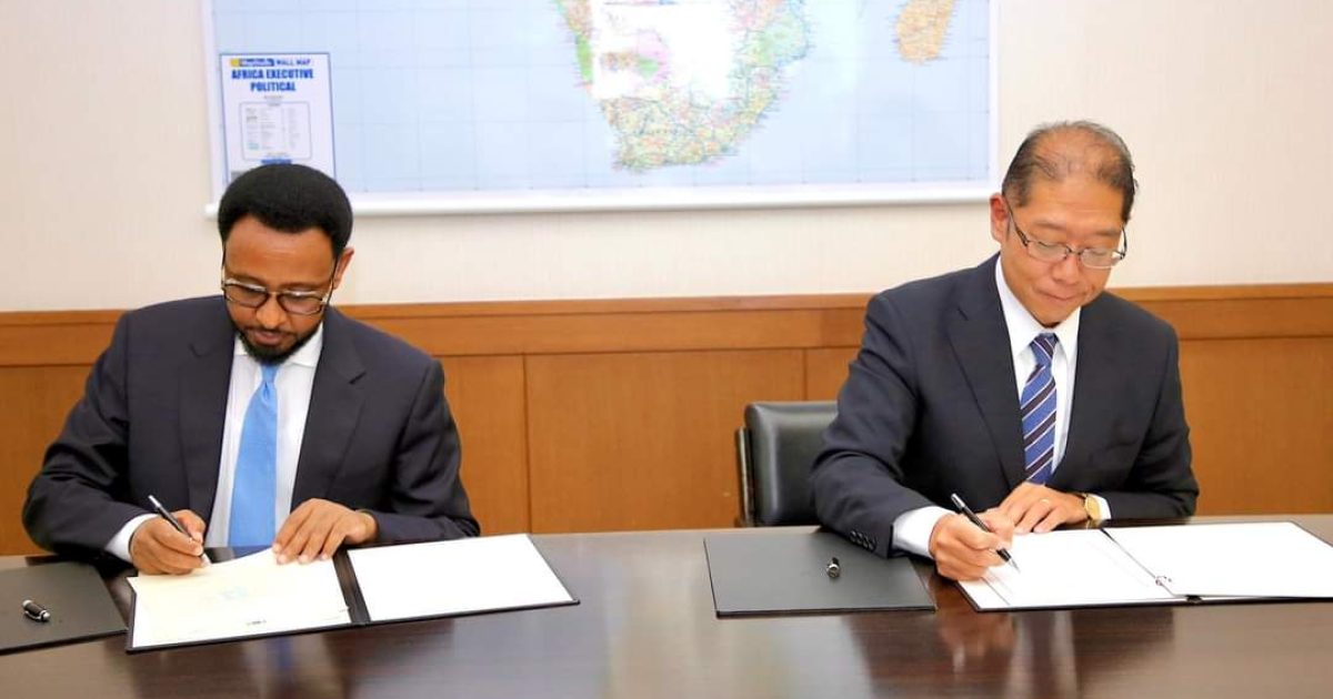 Wasiirka Maaliyadda XFS oo Dowladda Japan la saxiixdey heshiis ay ku cafinayso lacag dhan 14-Bilyan