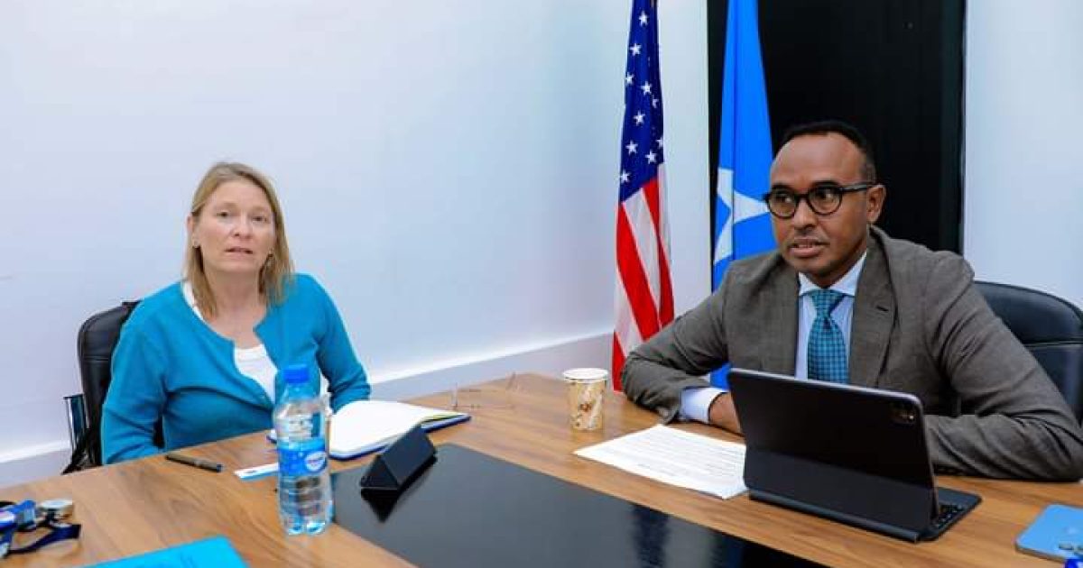 Maxay ka wada hadleen Guddoomiyaha Hay’adda SoDMA iyo Madaxa Xafiiska USAID ee Soomaaliya?