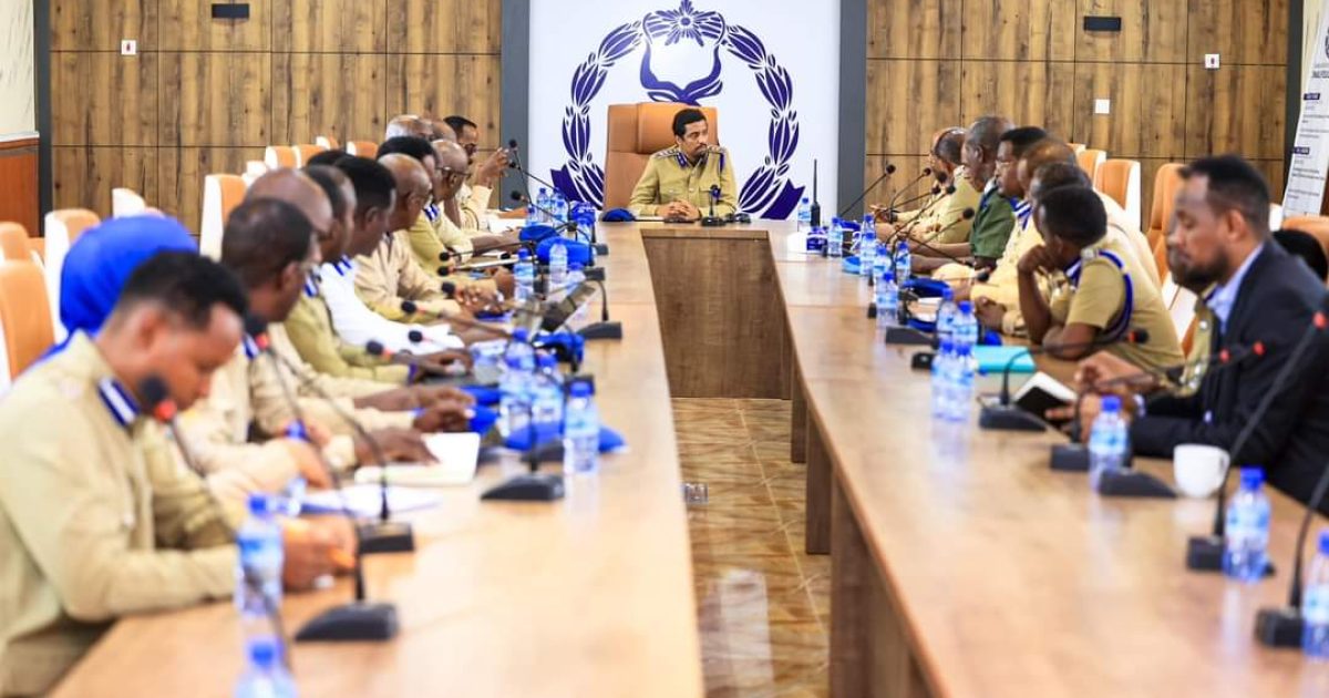 Taliyaha Ciidanka Boliiska Soomaaliyeed oo warbixinno ka dhageestay Saraakiisha CB