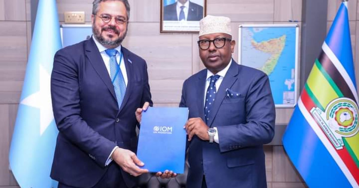 Wasiirka Arrimaha Dibedda XFS oo ka Guddoomay Warqadaha Aqoonsiga Madaxa Cusub ee IOM Soomaaliya