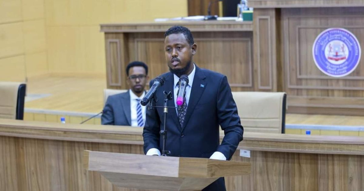 Wasiirka Shaqada oo su’aalo laga waydiyay hindise Sharciyeedka Xeerka Shaqada Soomaaliya