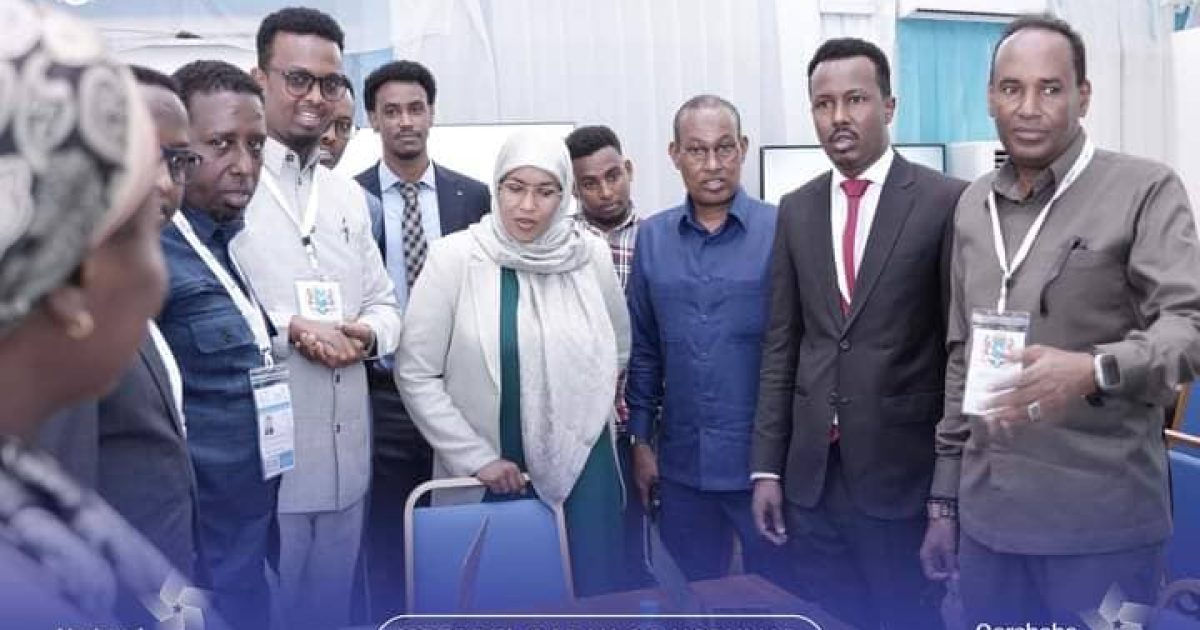 Wasiirka Duulista Hawada oo booqatay Xarunta diyaarinta Qorshaha Isbeddelka Qaranka