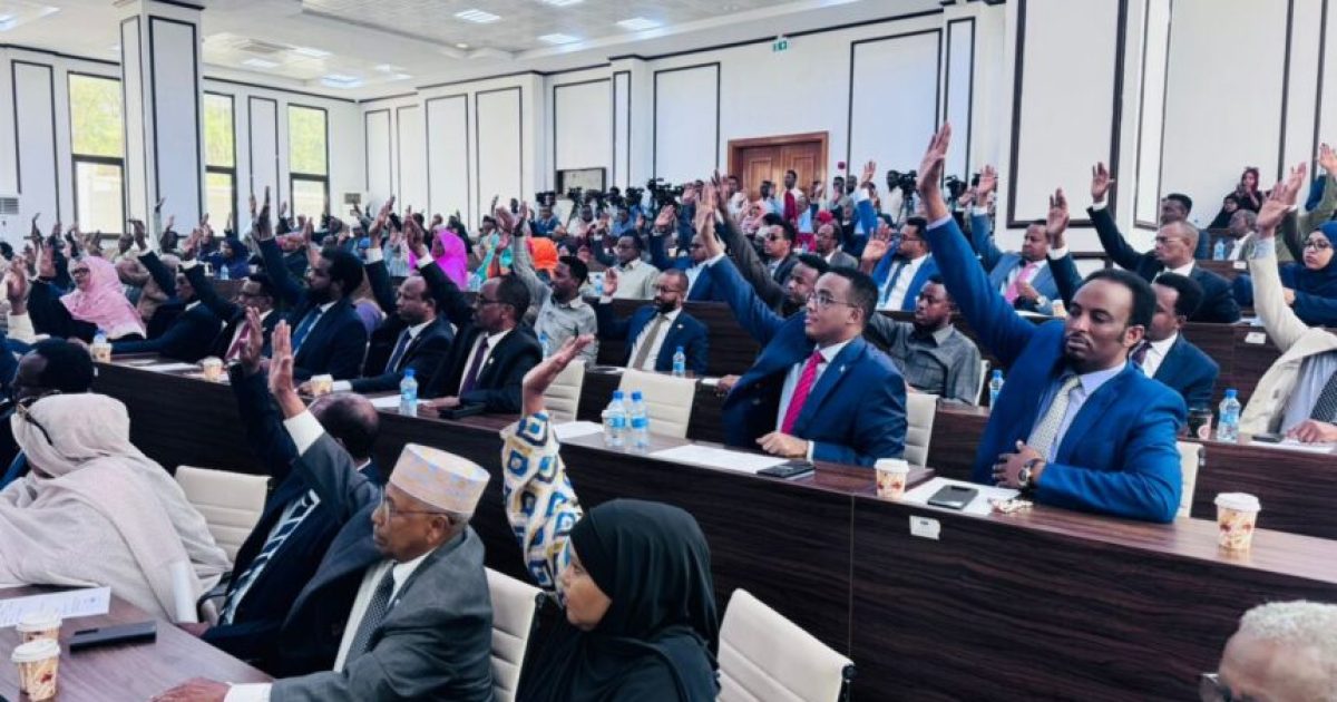 Baarlamaanka oo ansixiyay Hindisaha Xeerka Doorashooyinka Qaranka