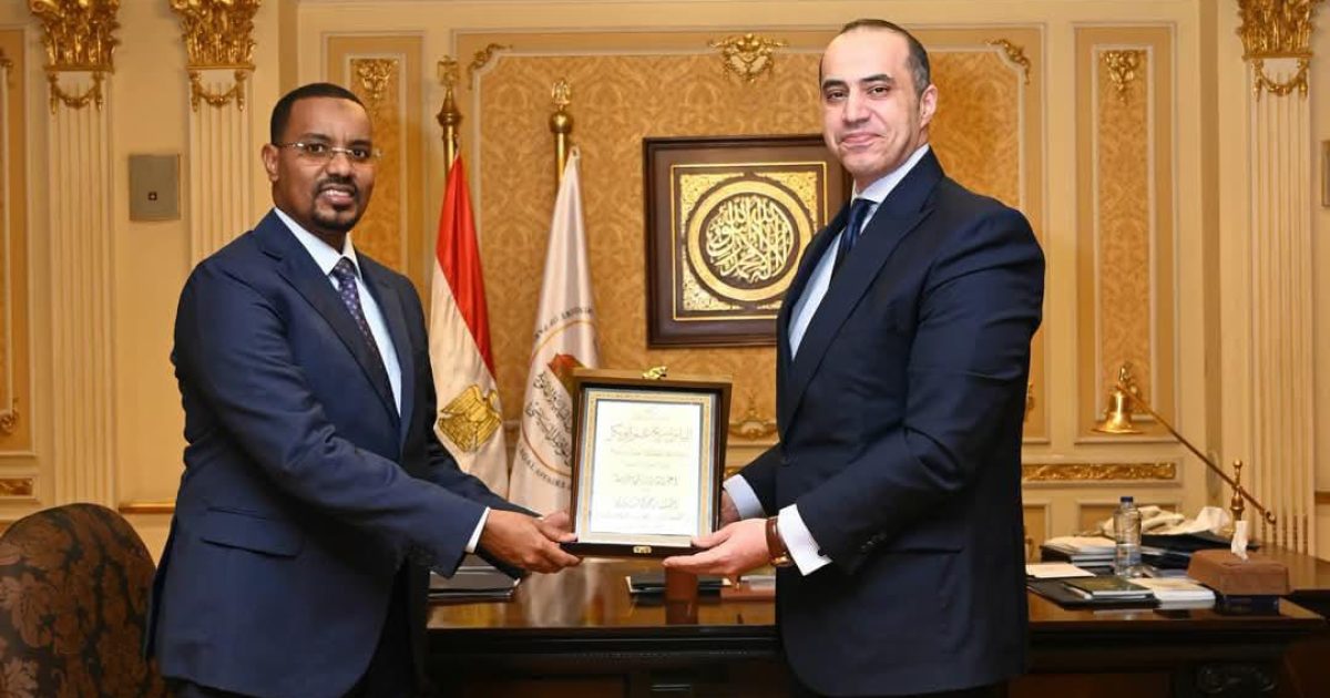 Wasiiru Dowlaha Cadaaladda oo kulan Qaahira Wasiirka Arrimaha Barlamaanka dalkaas