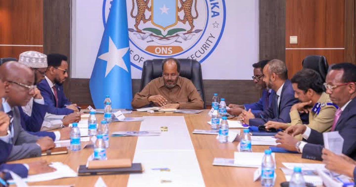 Madaxweyne Xasan Sheekh oo digniin adag ka soo saaray falalka maalgelinta argagixisada