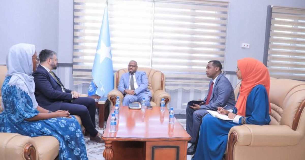 Xoghaya joogtada wasaaradda Arrimaha Dibadda oo kulan la qaatay Madaxa Hay’adda IOM ee Soomaaliya