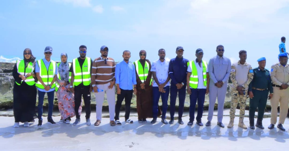 Wafdi uu hoggaaminayo gudoomiyaha Hay’adda Batroolka oo gaaray degmada Hobyo