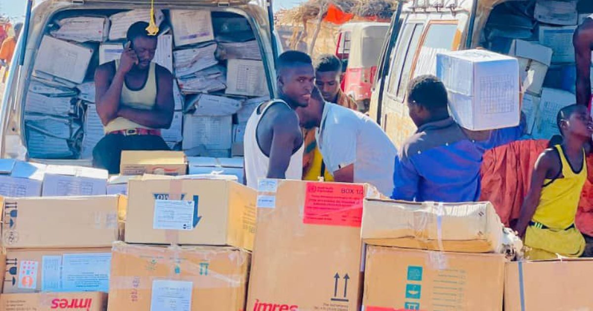 Maamulka Isbitaalka Jowhar oo ka mahadceliyay deeq daawo ah oo la gaarsiiyey